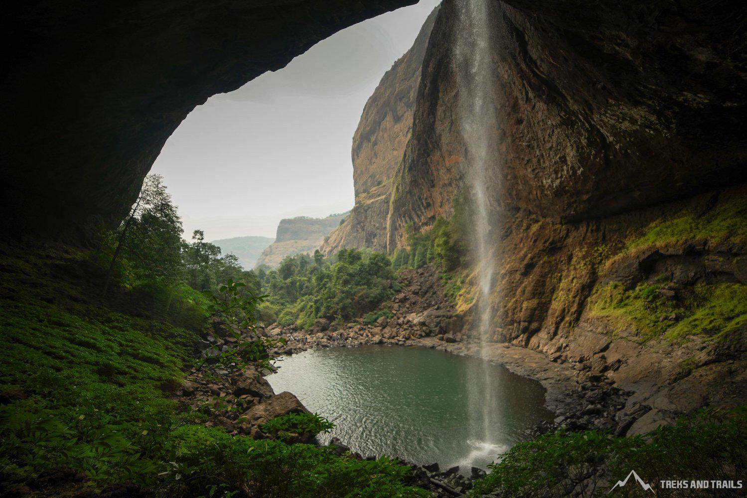 devkund waterfall trek